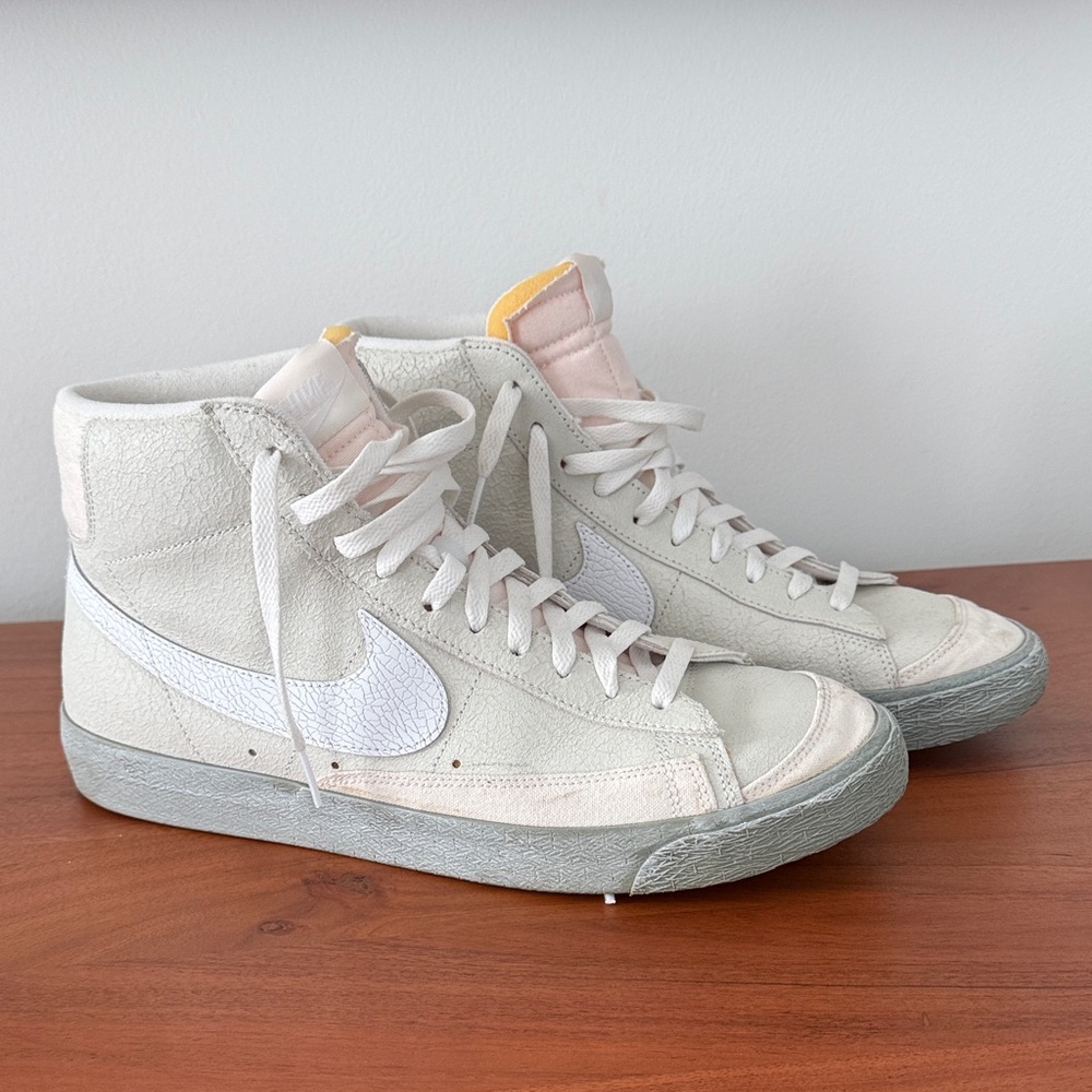 Nike Blazer Mid ’77 Vintage — Sail / White / Light Bone / Phantom